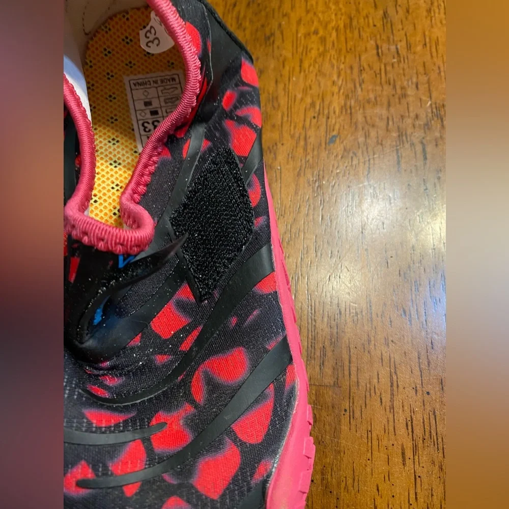 Unfen children’s water shoes. Size 2.